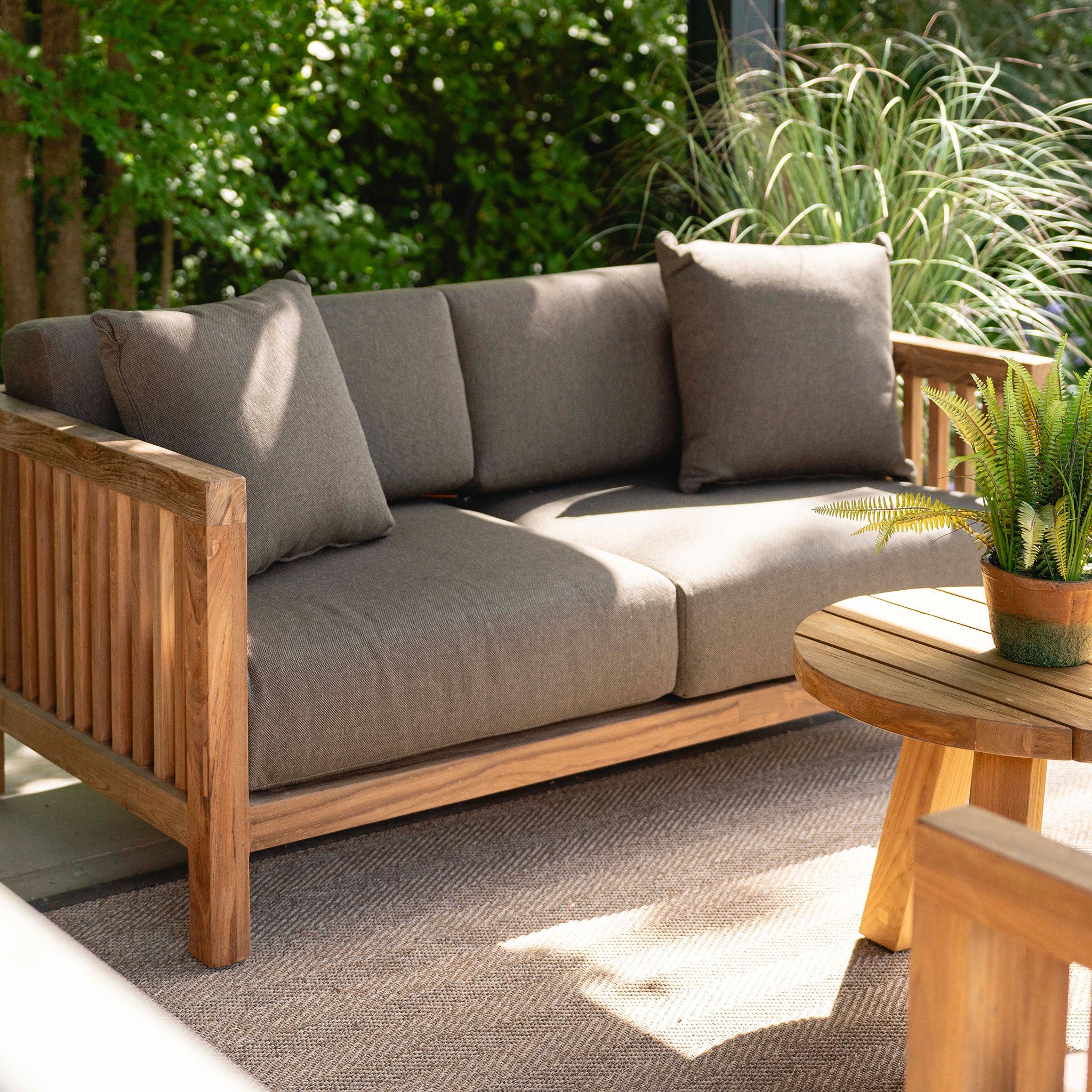 Outdoor Sofas + Loungers
