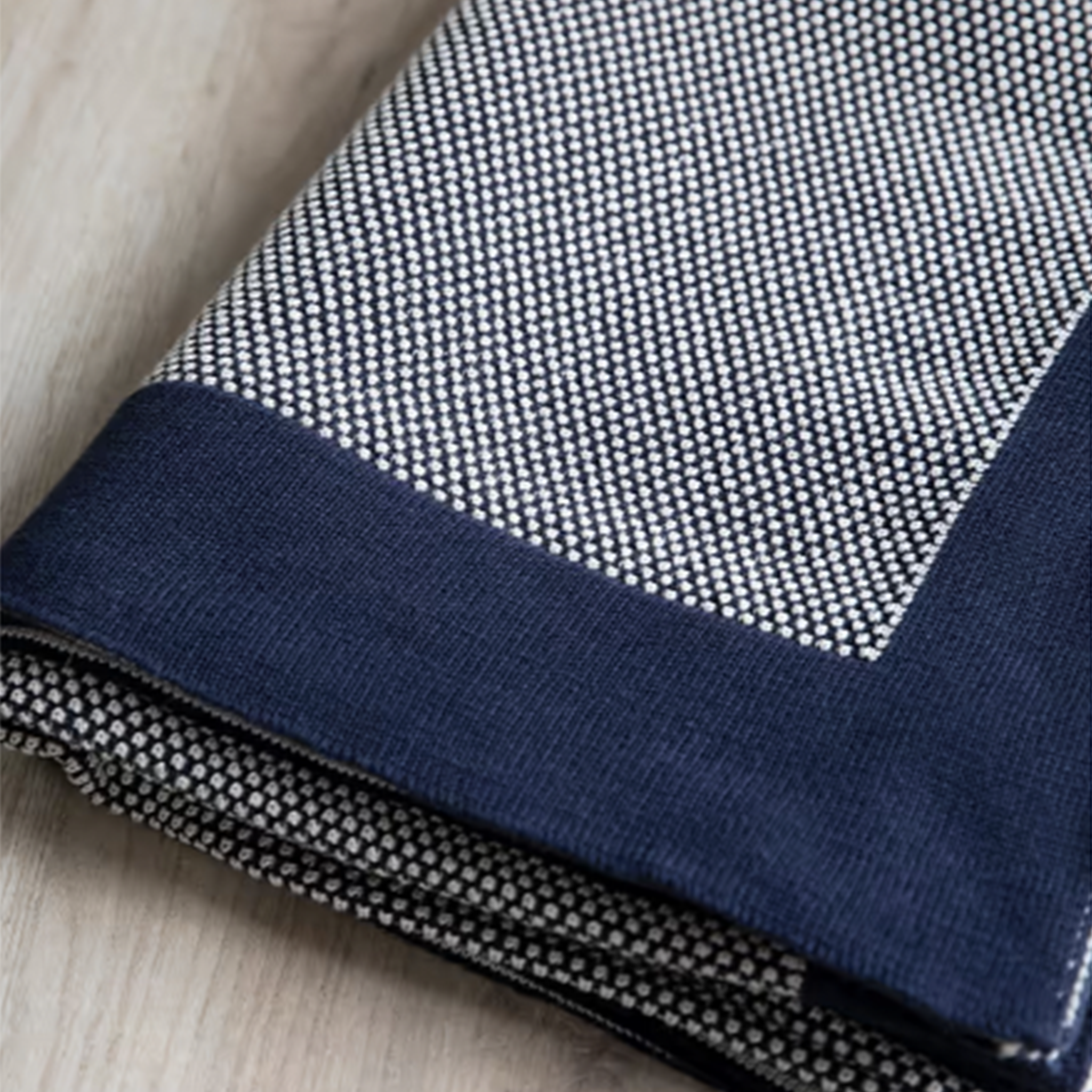 Framlingham Throw | Ink