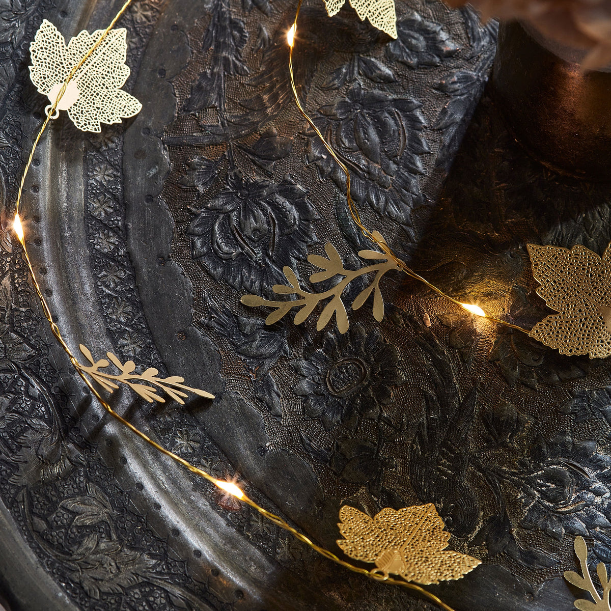 Gold Shimmer Leaf Light Chain