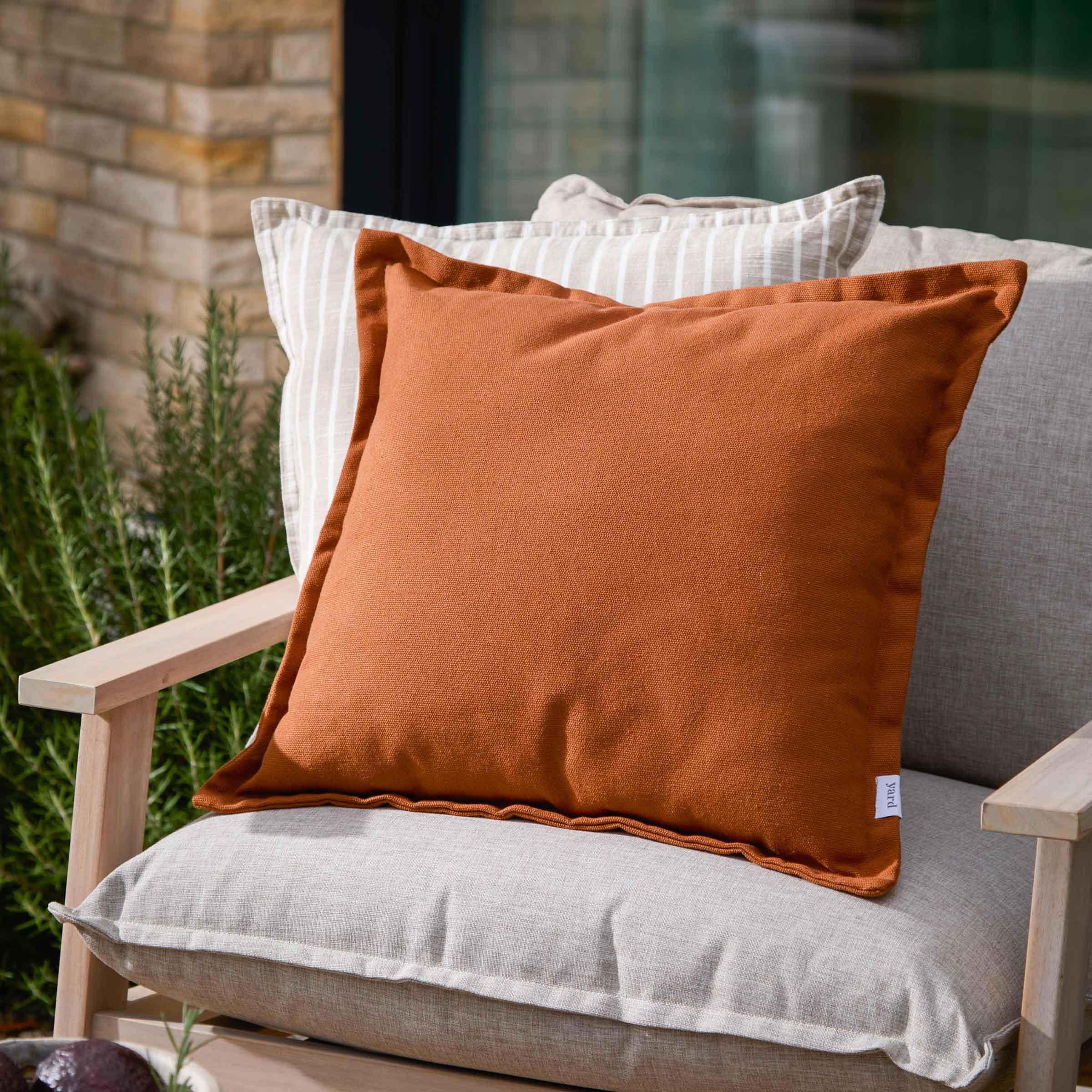 Holmfirth Outdoor Cushion | Pecan