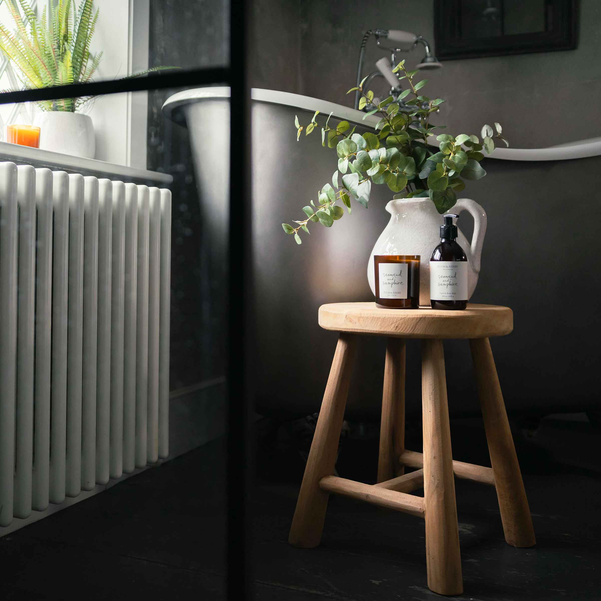 MAT Smooth Teak Round Stool