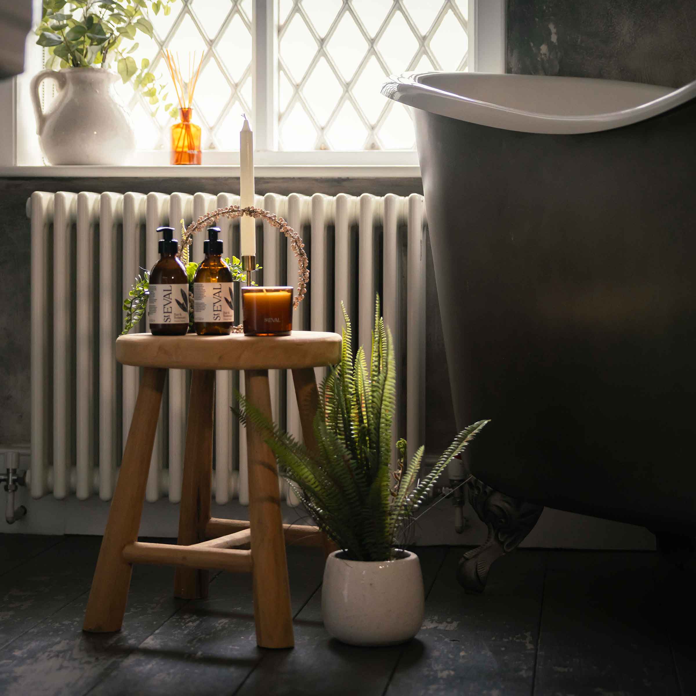 MAT Smooth Teak Round Stool