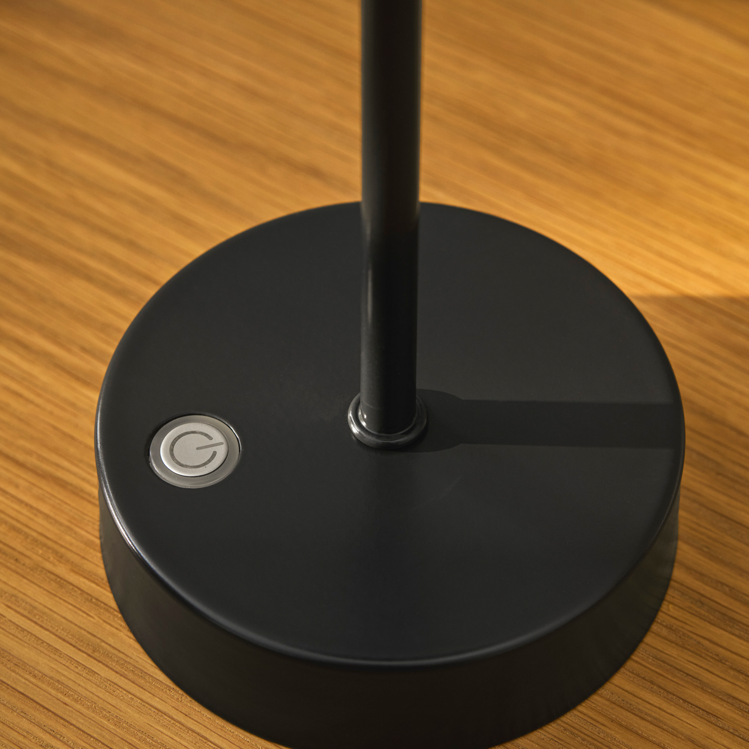 Winstone Rechargeable Table Lamp | Carbon