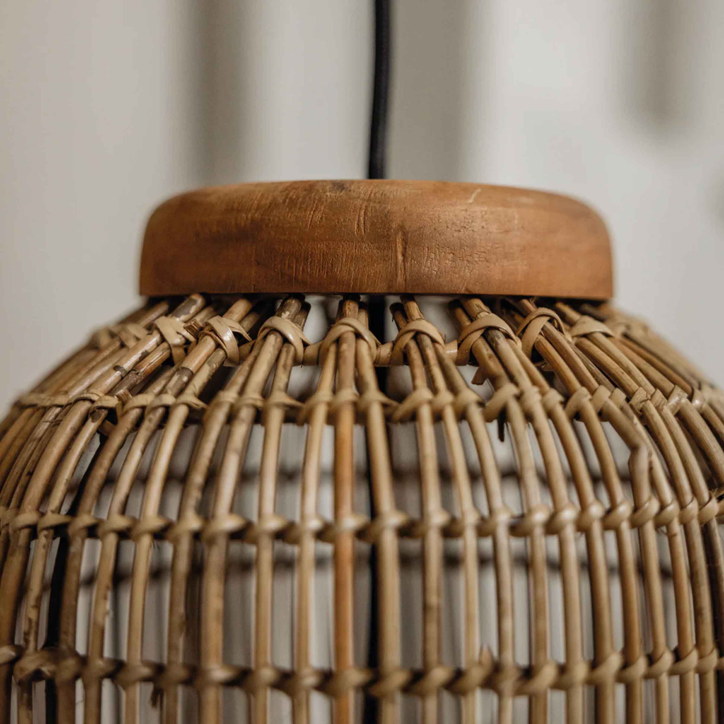 Aura Slim Pendant Lamp | Kulit