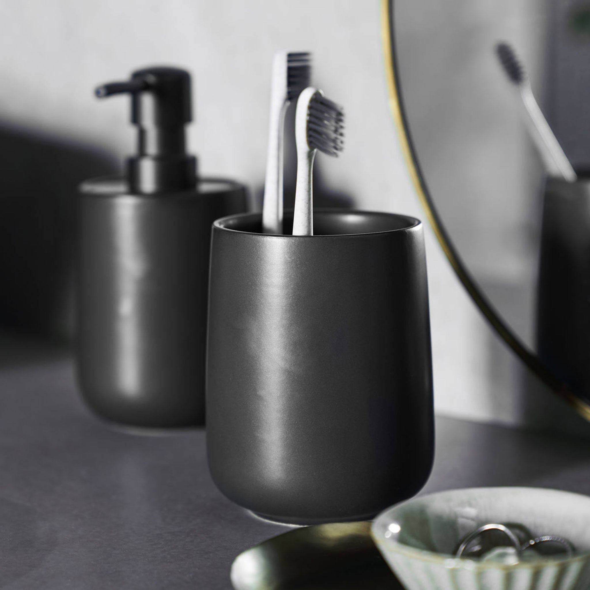 Edga Black Tumbler