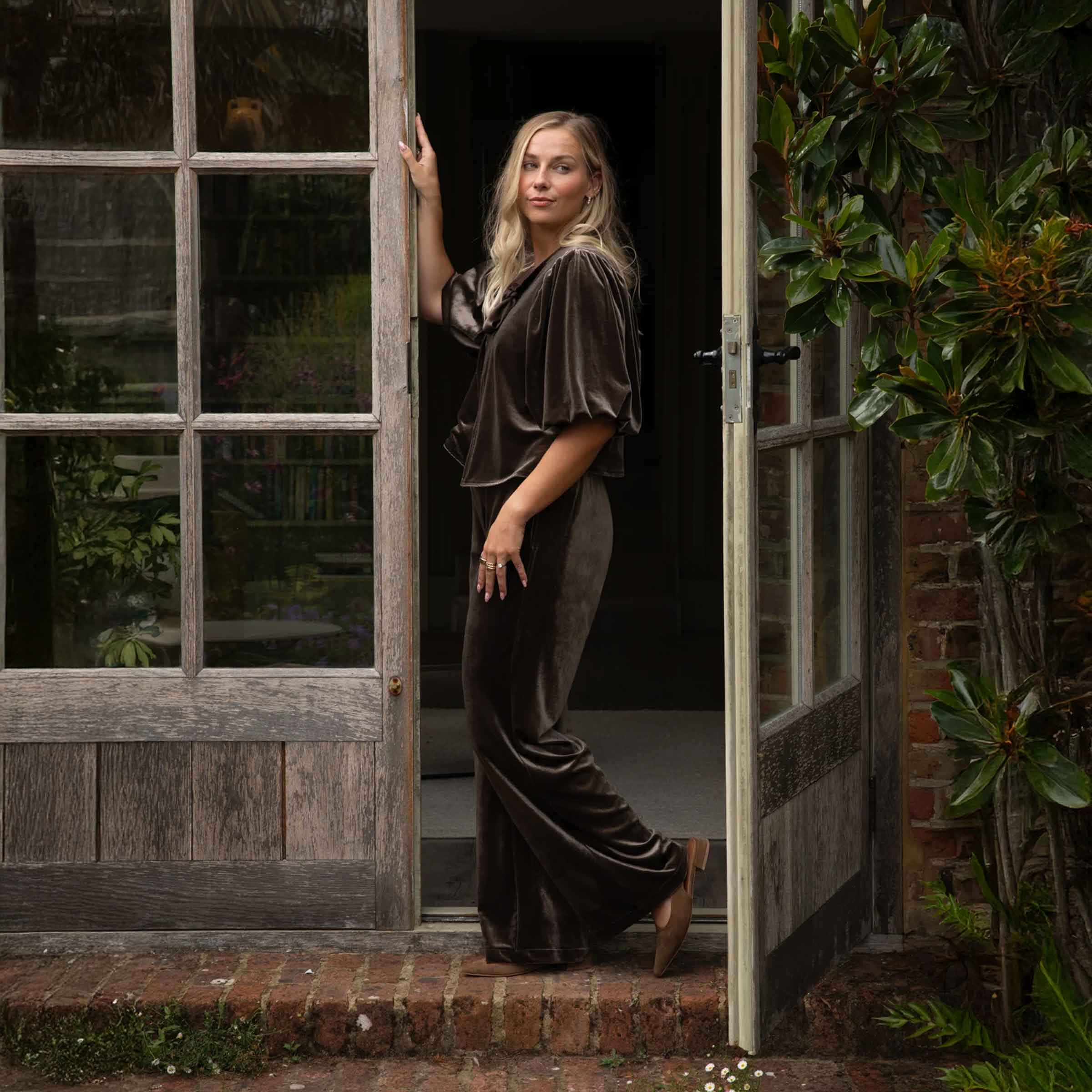 Evie Trouser | Velvet | Truffle