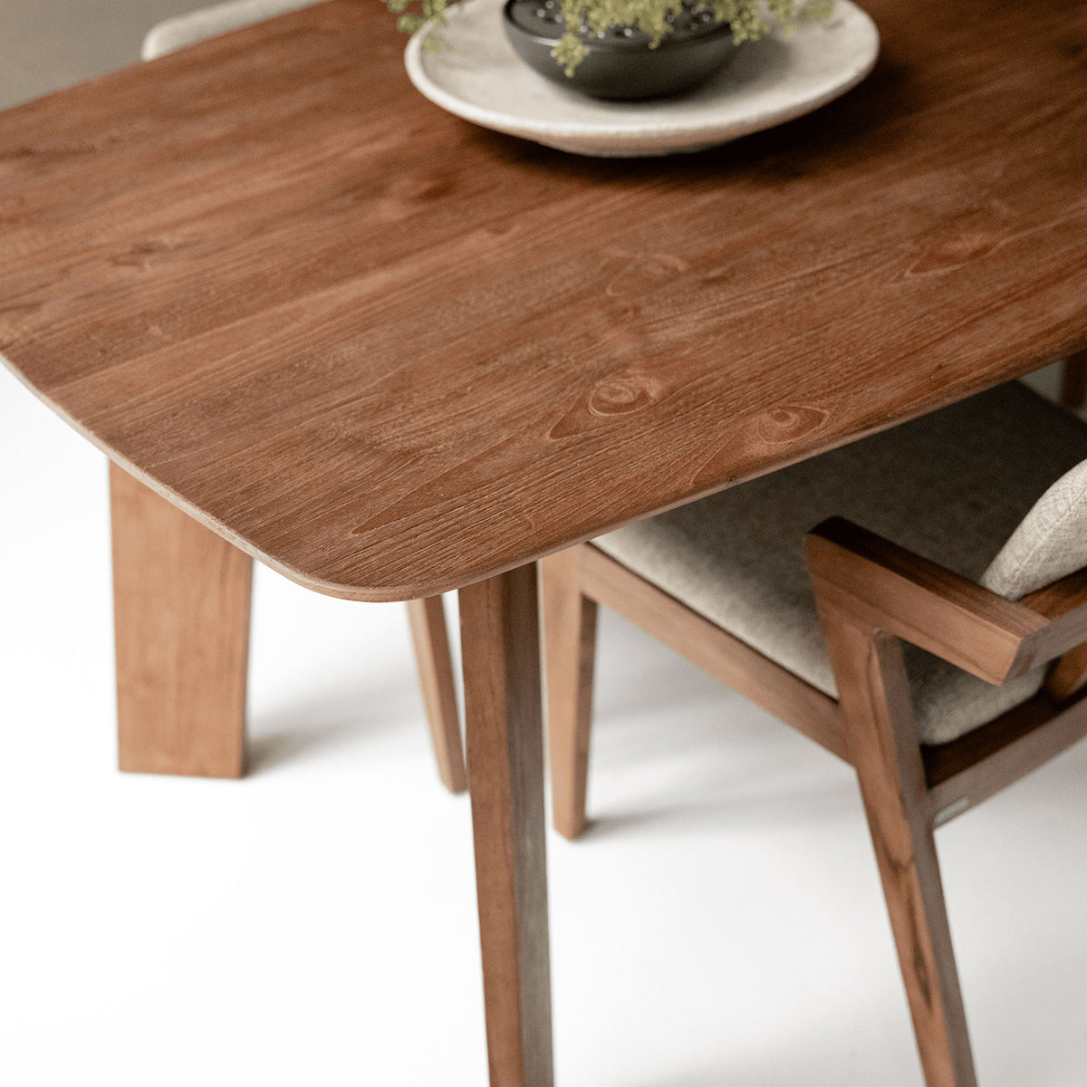close up of a dining table showing the rounded corners on the table top