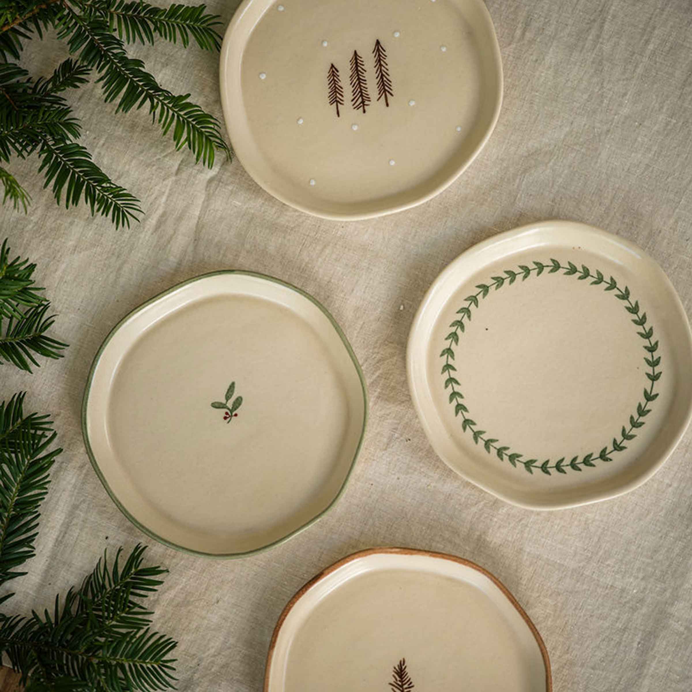 Hand Painted Snack Plate | Wreath