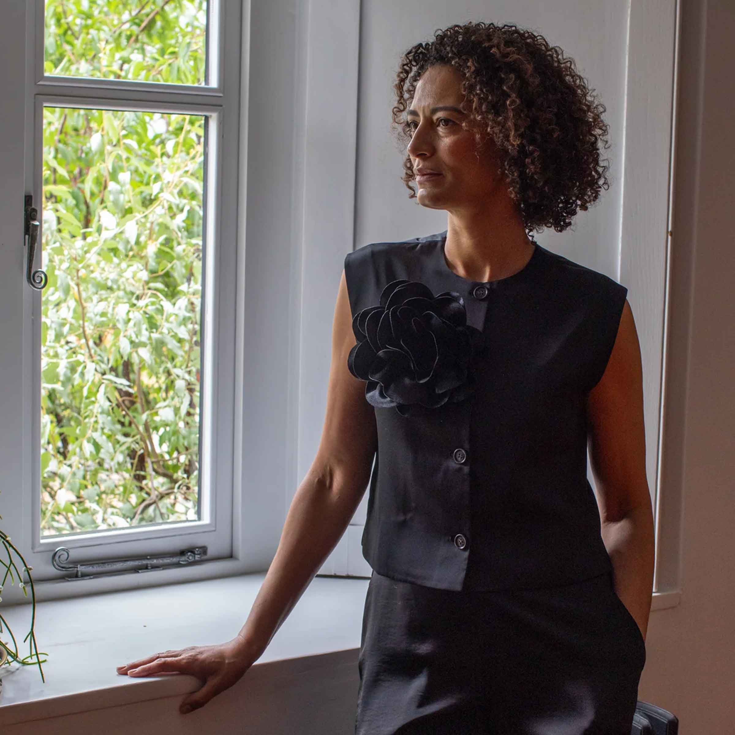 Hove Flower Brooch | Black