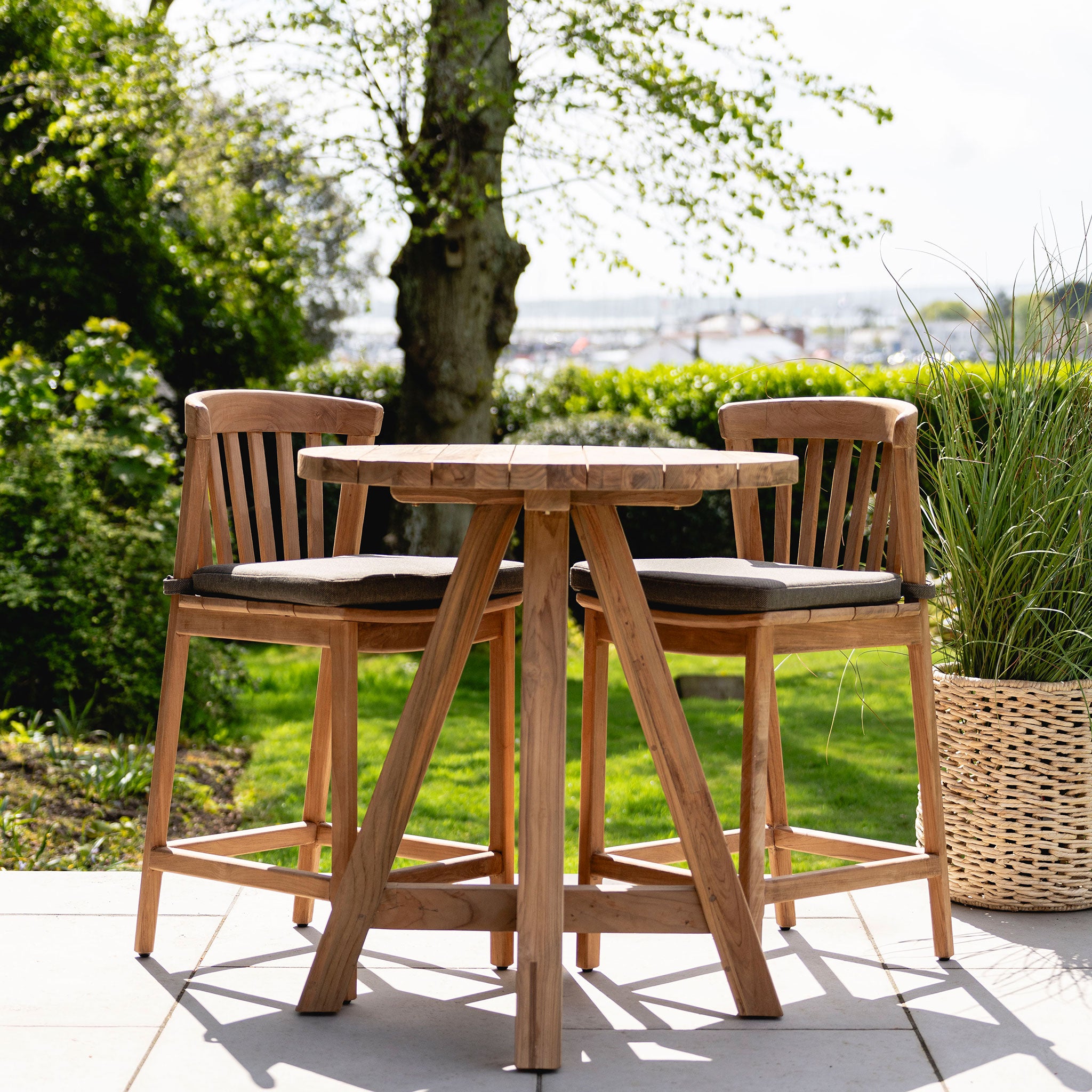 Java Round Bar Table & Stool Set