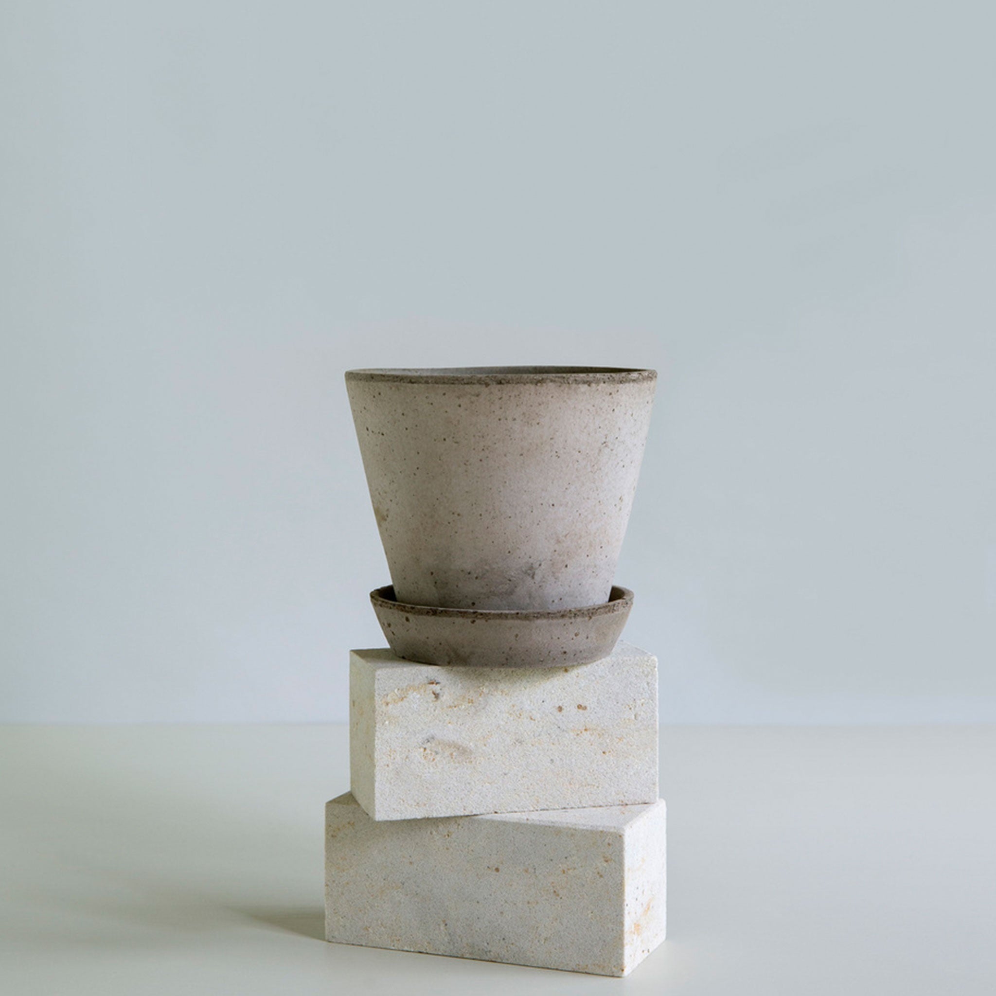 Julie Plant Pot + Saucer | Grey