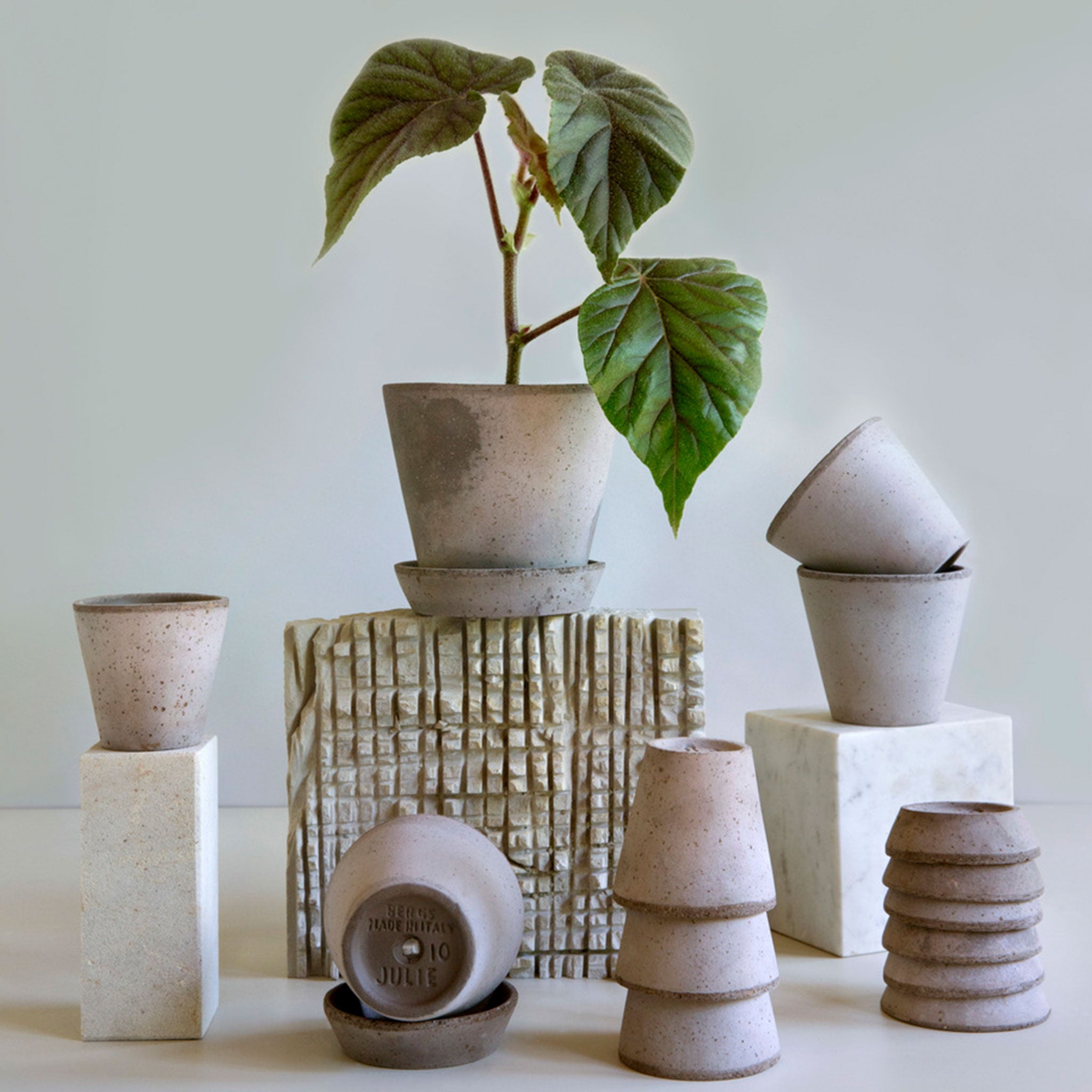 Julie Plant Pot + Saucer | Grey