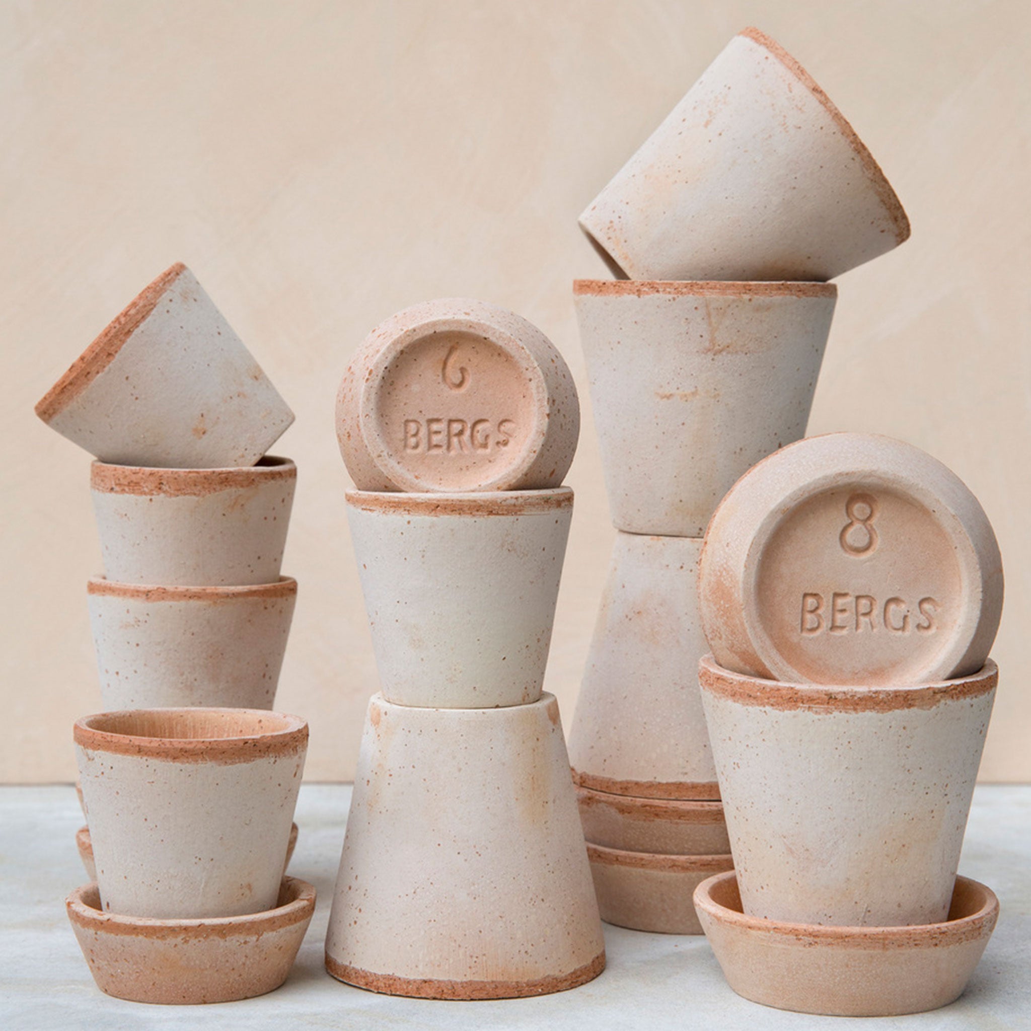 Julie Plant Pot + Saucer | Rosa