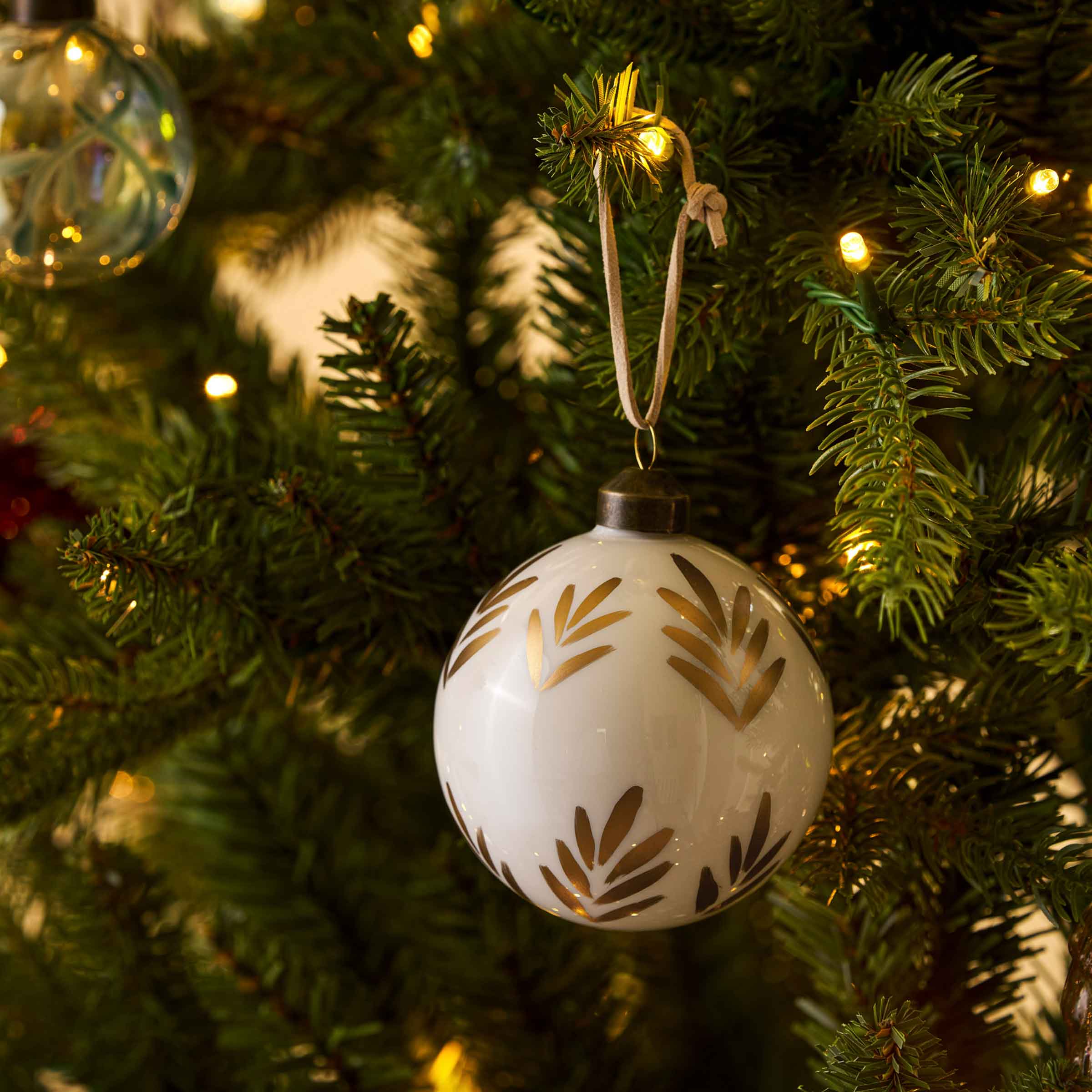 Kemble Vine Baubles – Set of 3 Gold Hand-Painted Ornaments