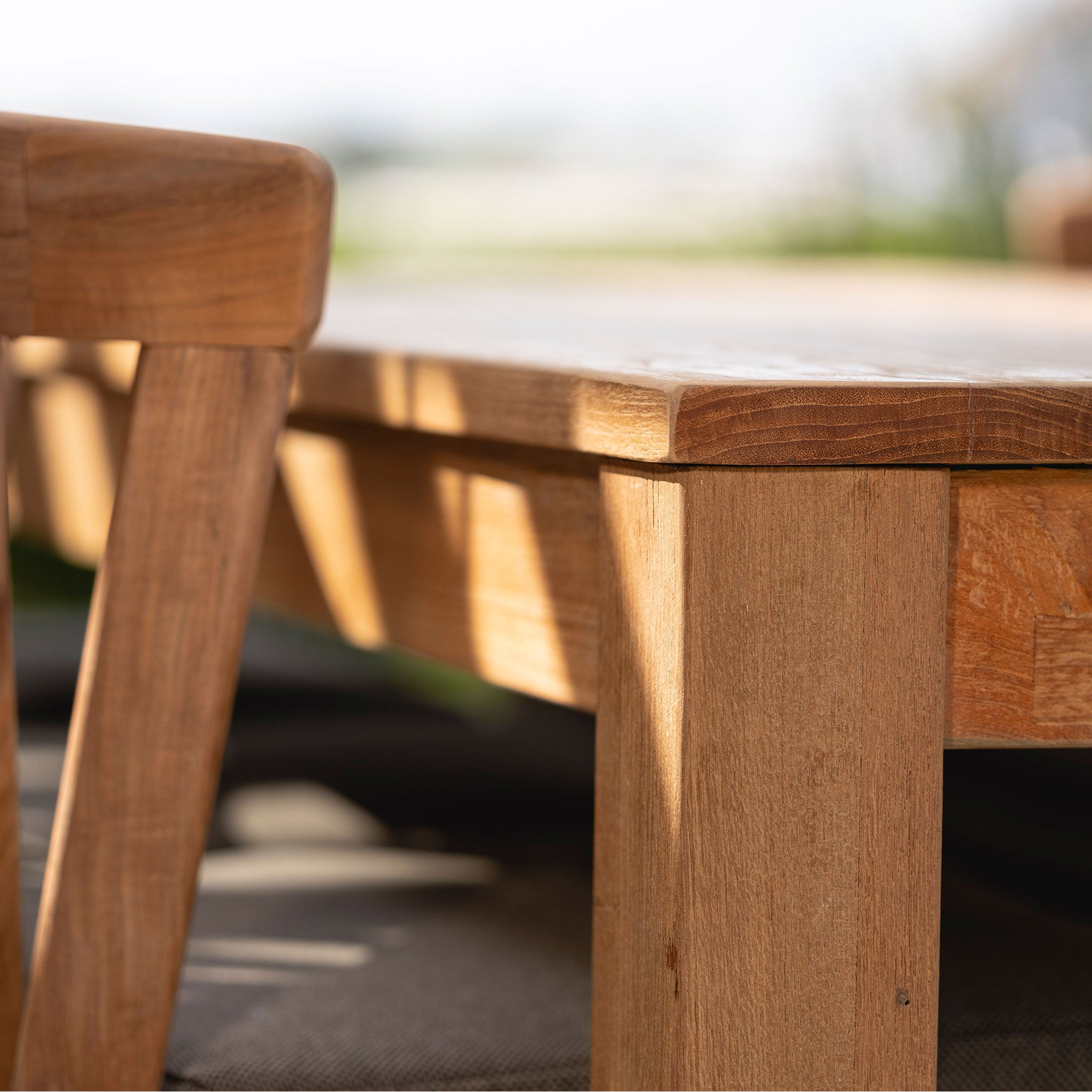 Lombok Bar Table