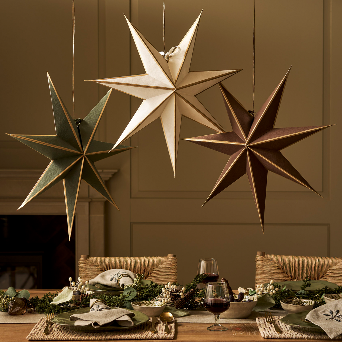 Maddox Christmas Star – Cocoa & Gold