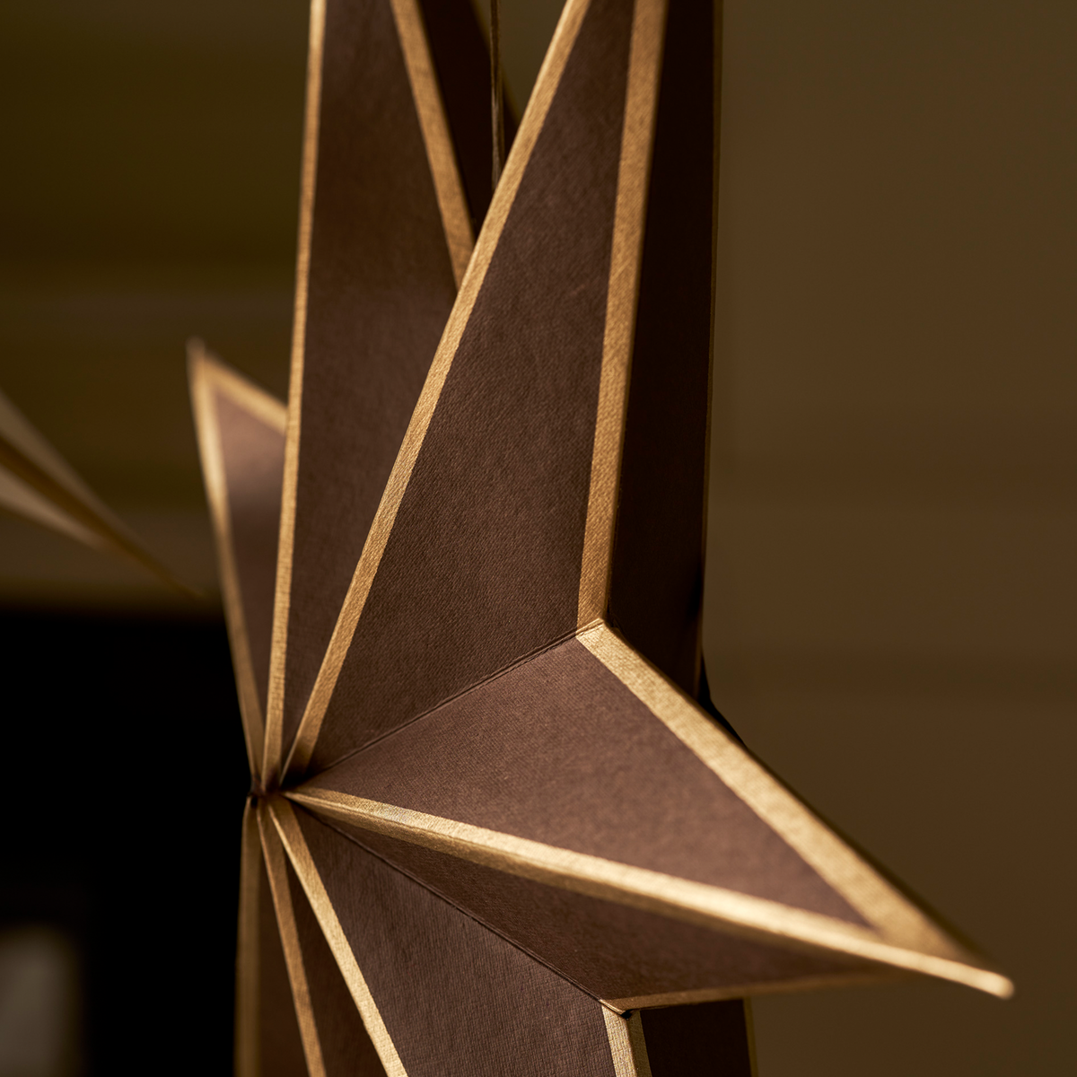 Maddox Christmas Star – Cocoa & Gold