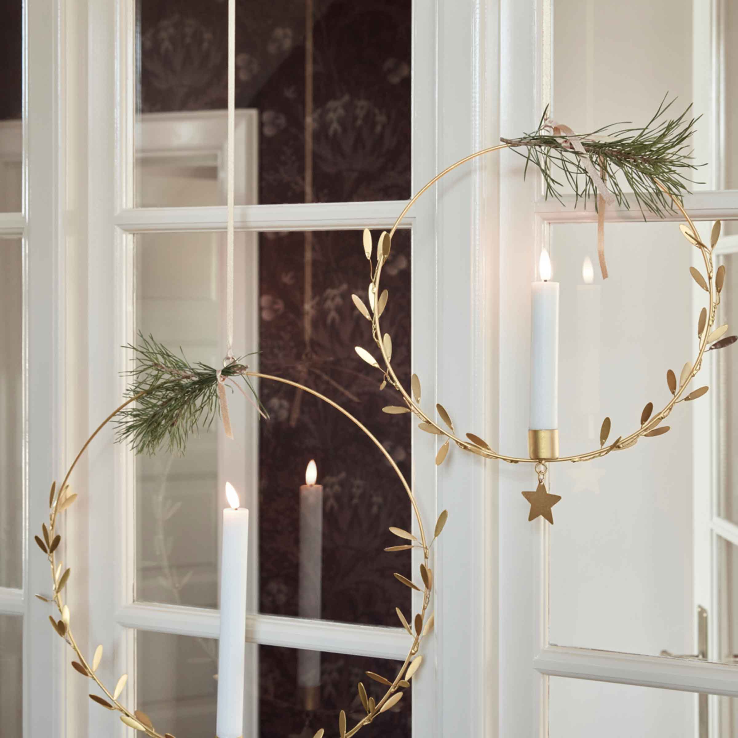 Mistel Hanging Brass Candle Holder – Star & Leaf Design for LED Candles