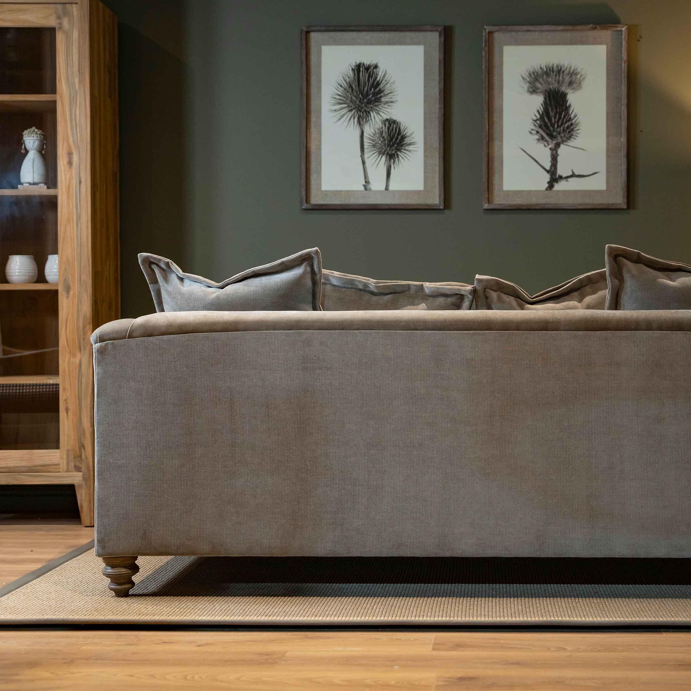 Pyewell Midi Sofa | Manolo Latte (F3)