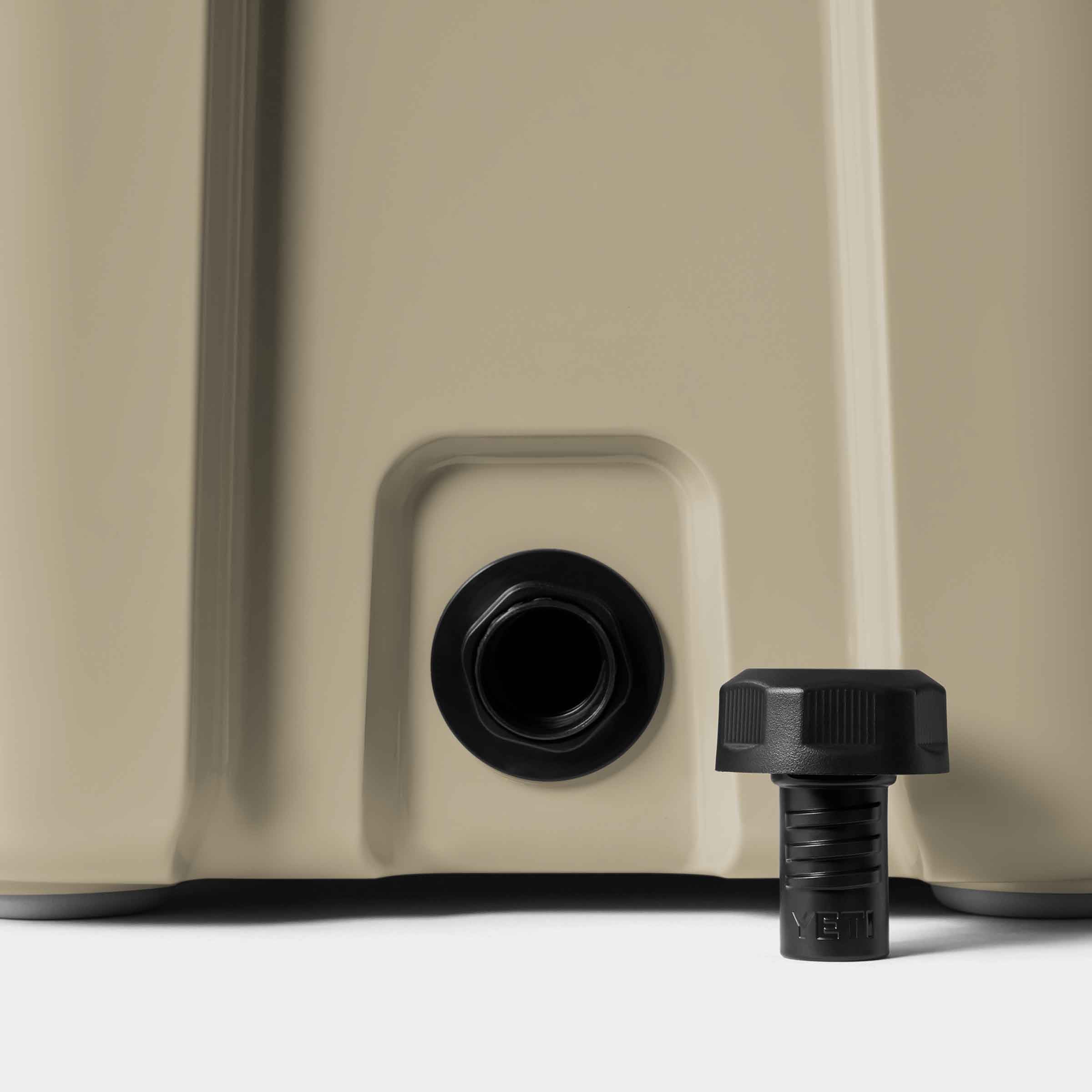 Roadie® 24 Cool Box