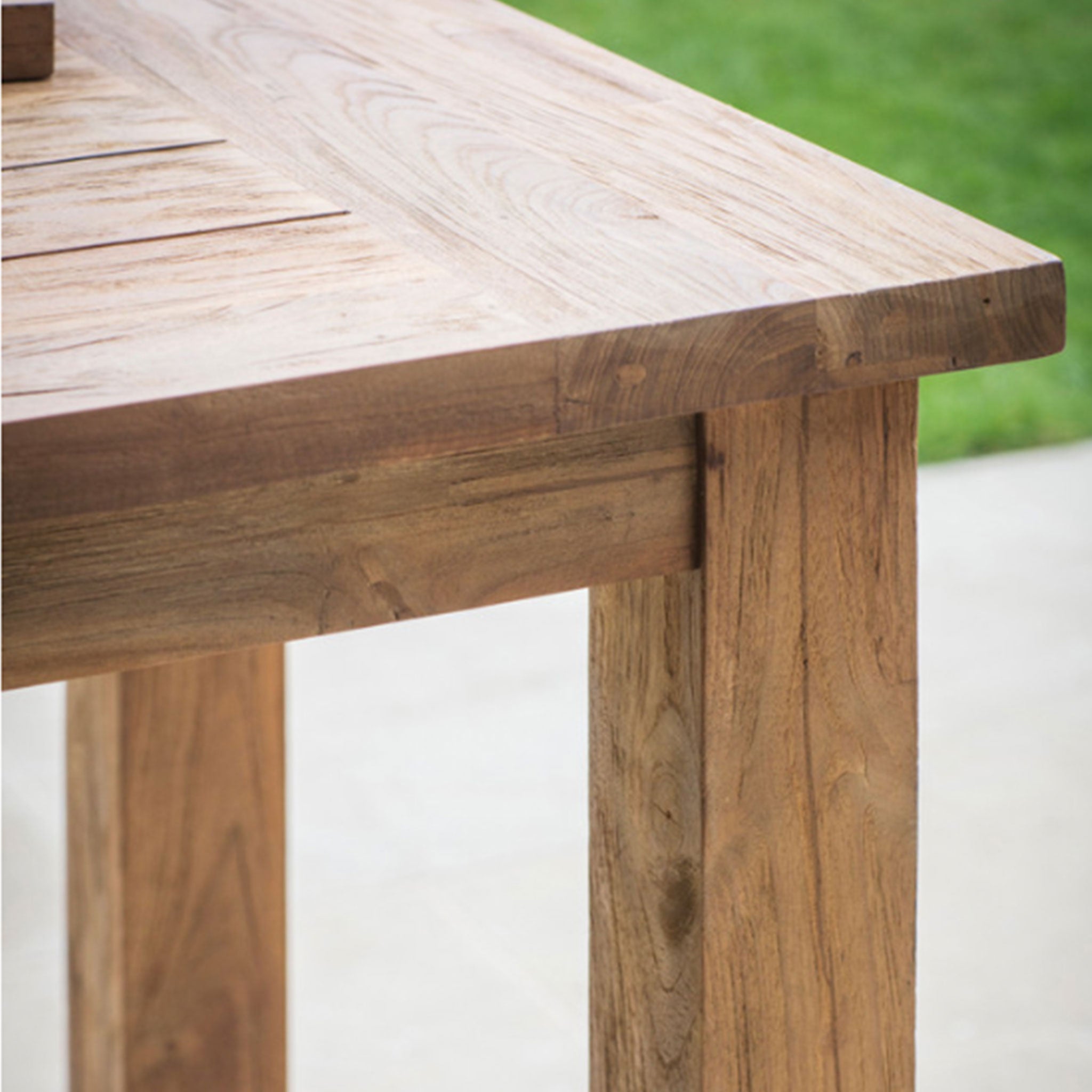 Tepo Bar Table