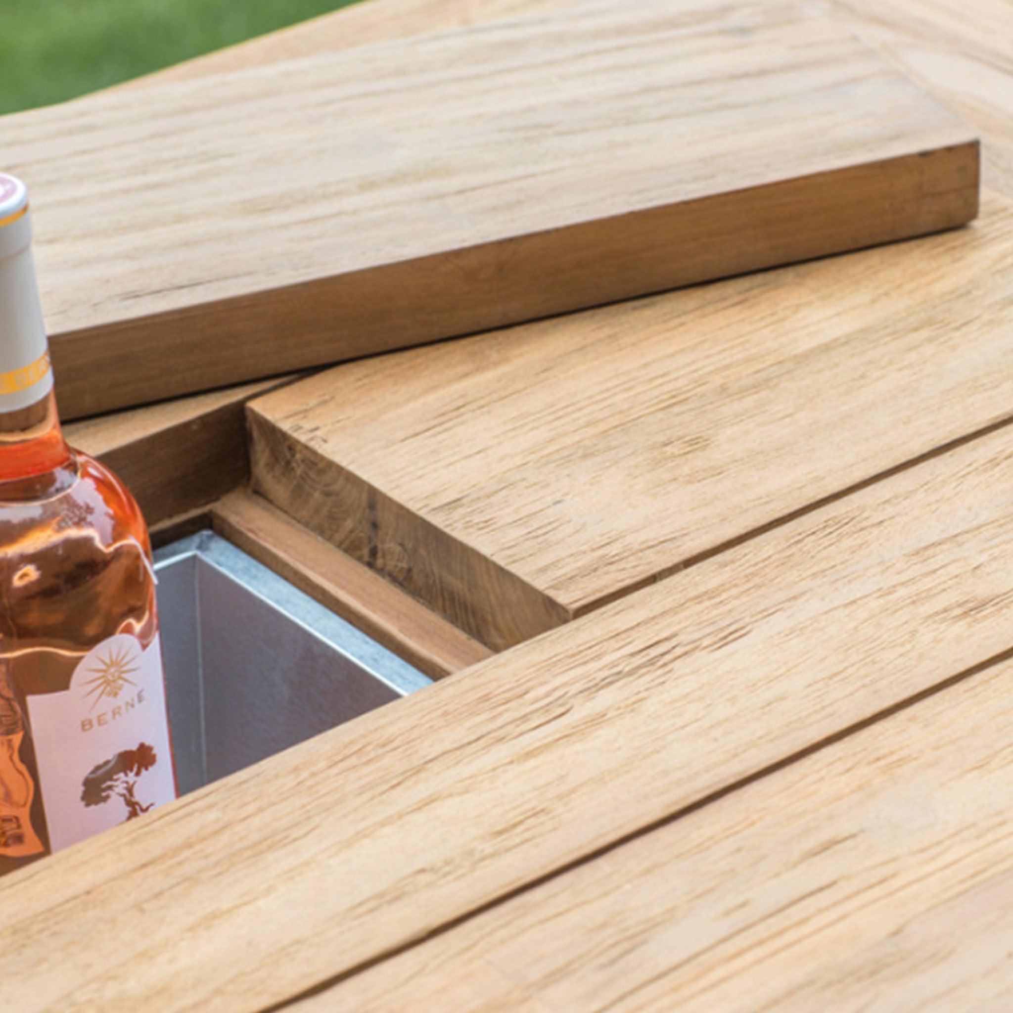 Tepo Bar Table