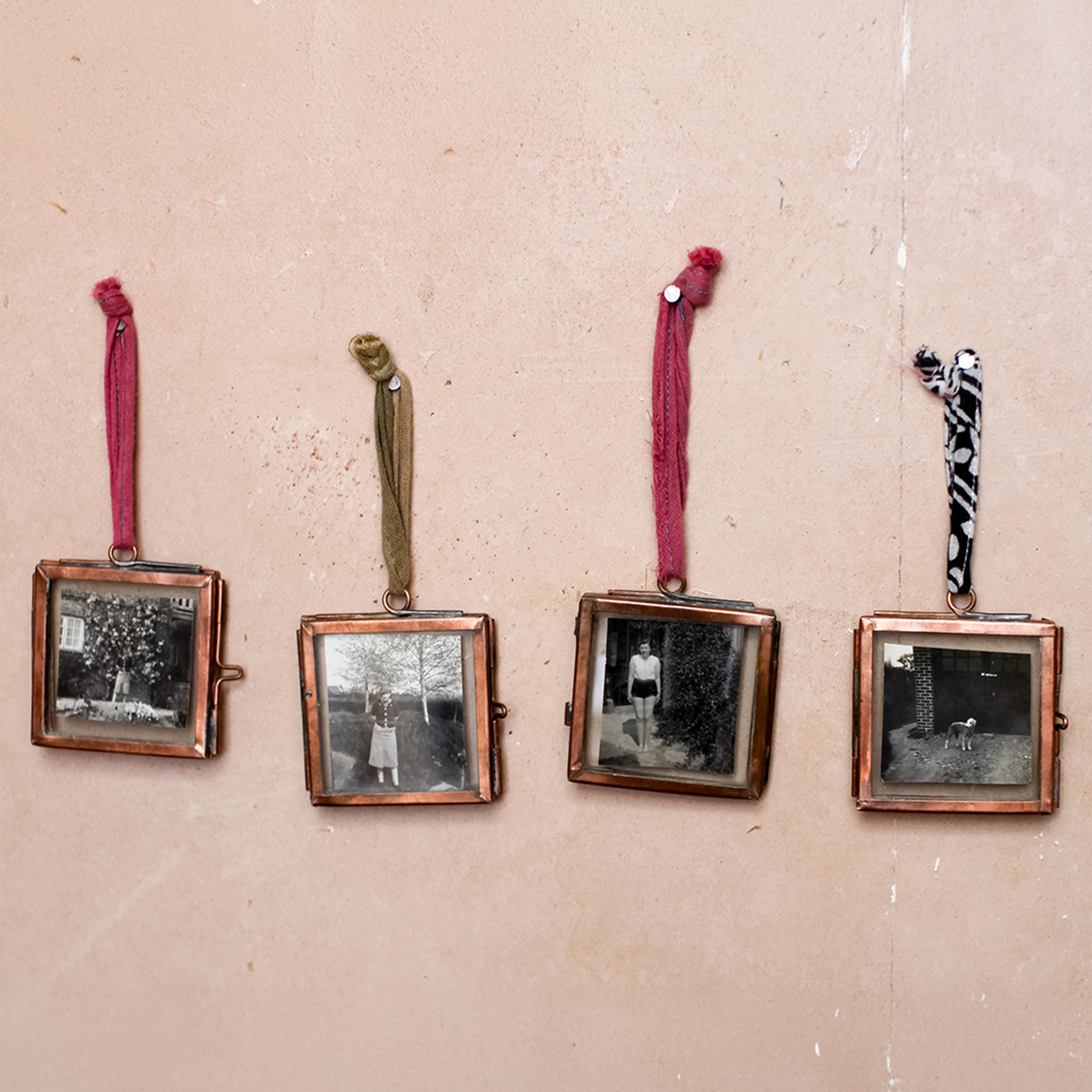Tiny Antique Brass Kiko Frame | Set of 4