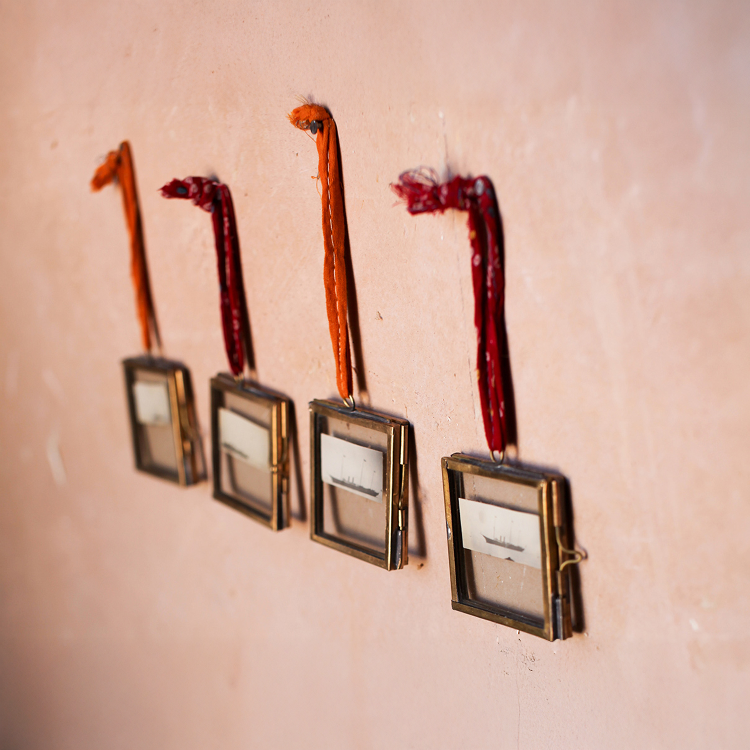 Tiny Antique Brass Kiko Frame | Set of 4