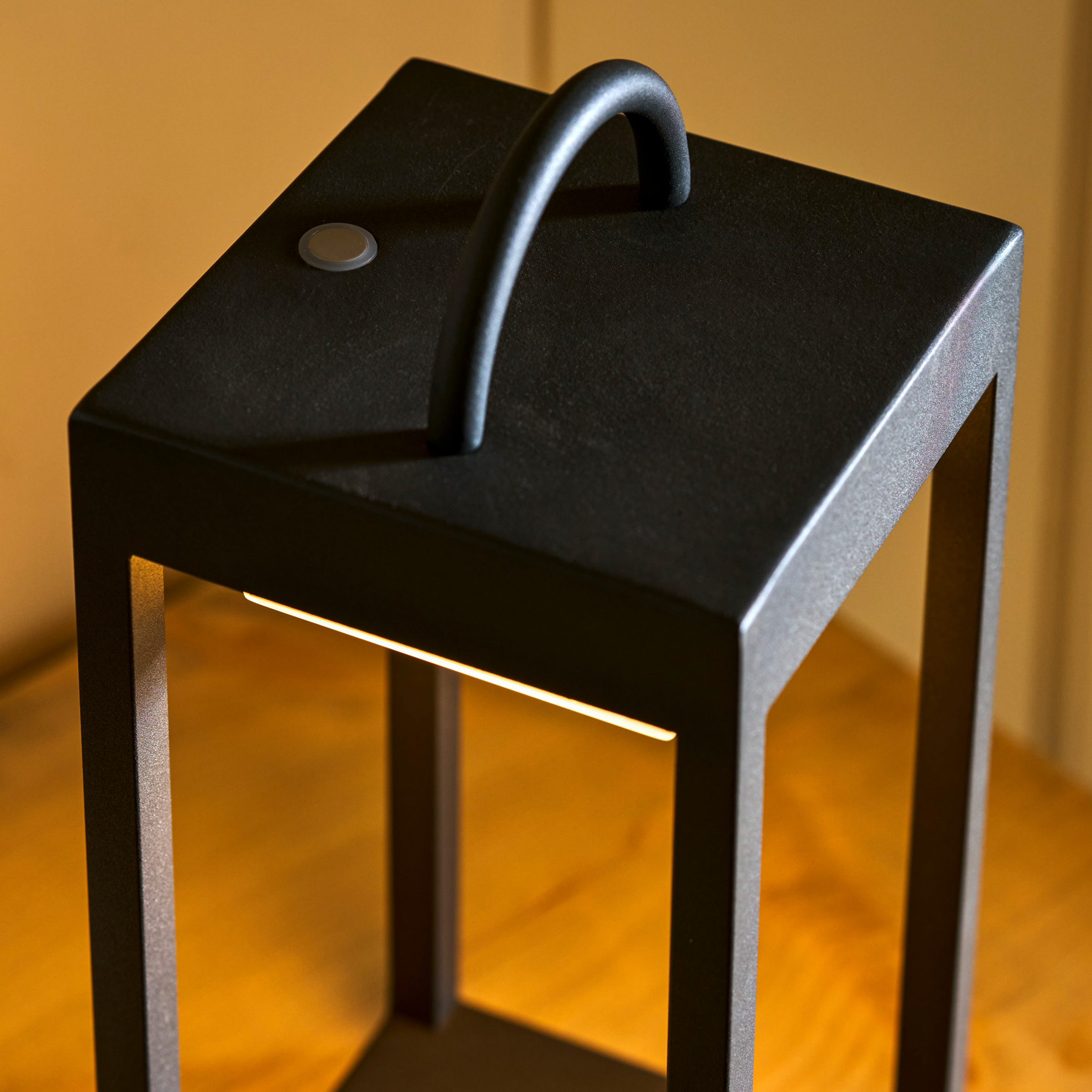 Winstone Rechargeable Lantern | Carbon